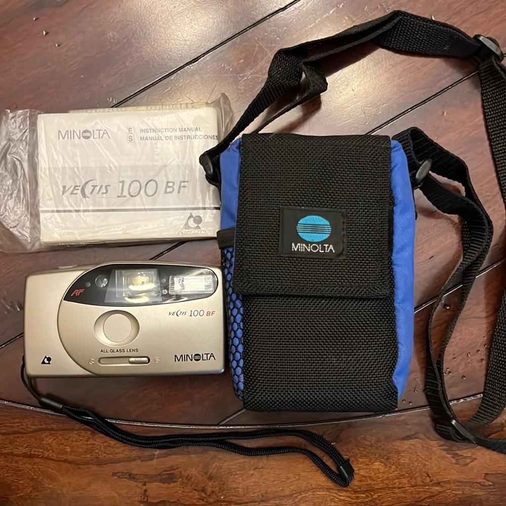 Minolta Vectis 100 BF Silver Camera with Blue Case